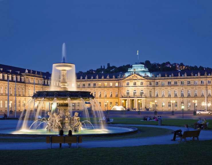 Stuttgart Schlossplatz Brunnen / © Stuttgart Markting GmbH, Werner Dietrich